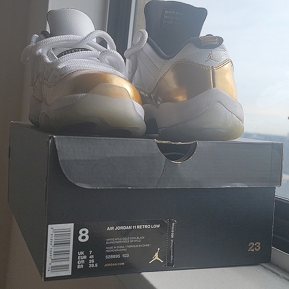 Air Jordan 11 retro low. White/gold - Picture 3 of 4